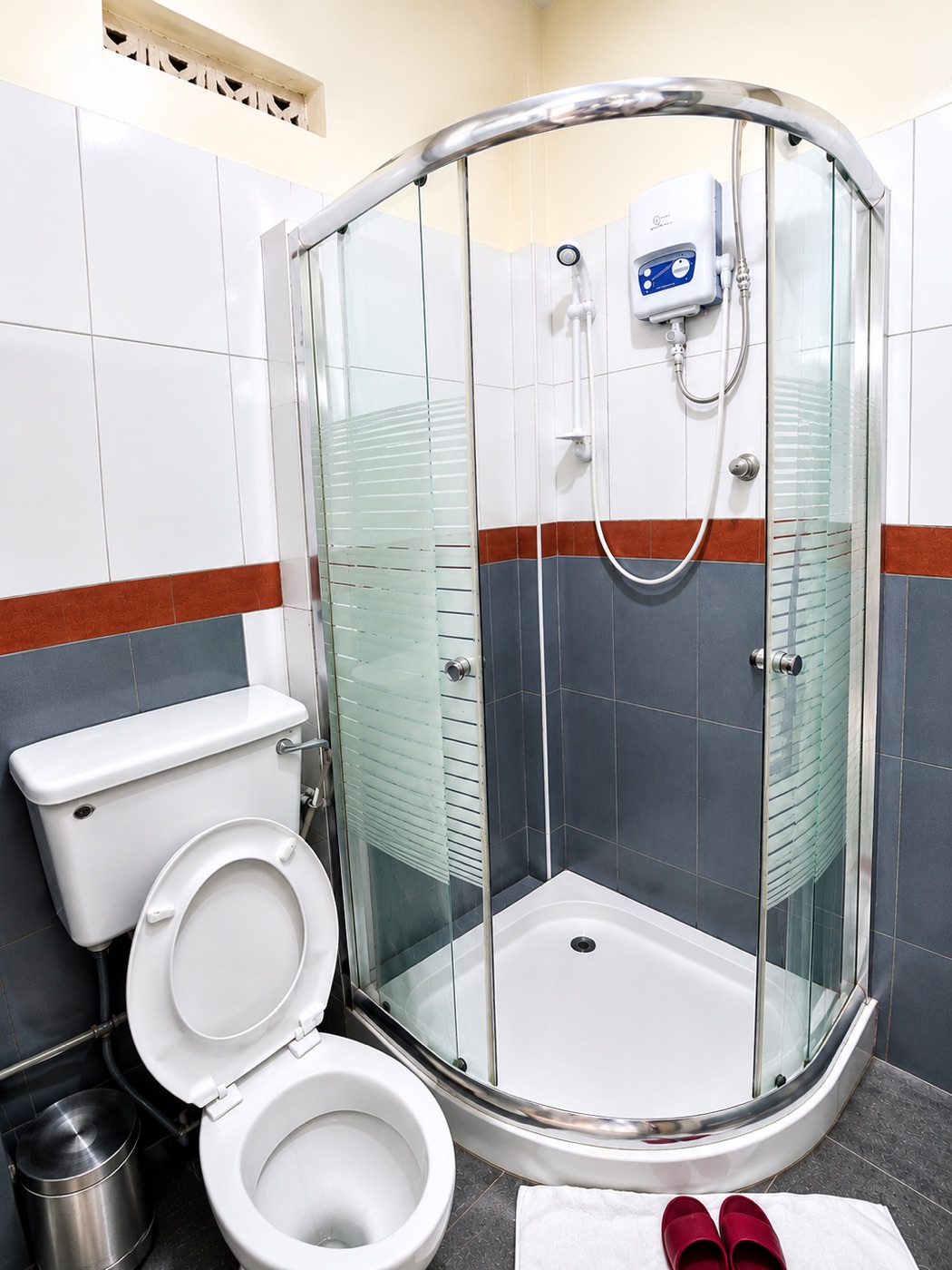 Private en-suite bathroom